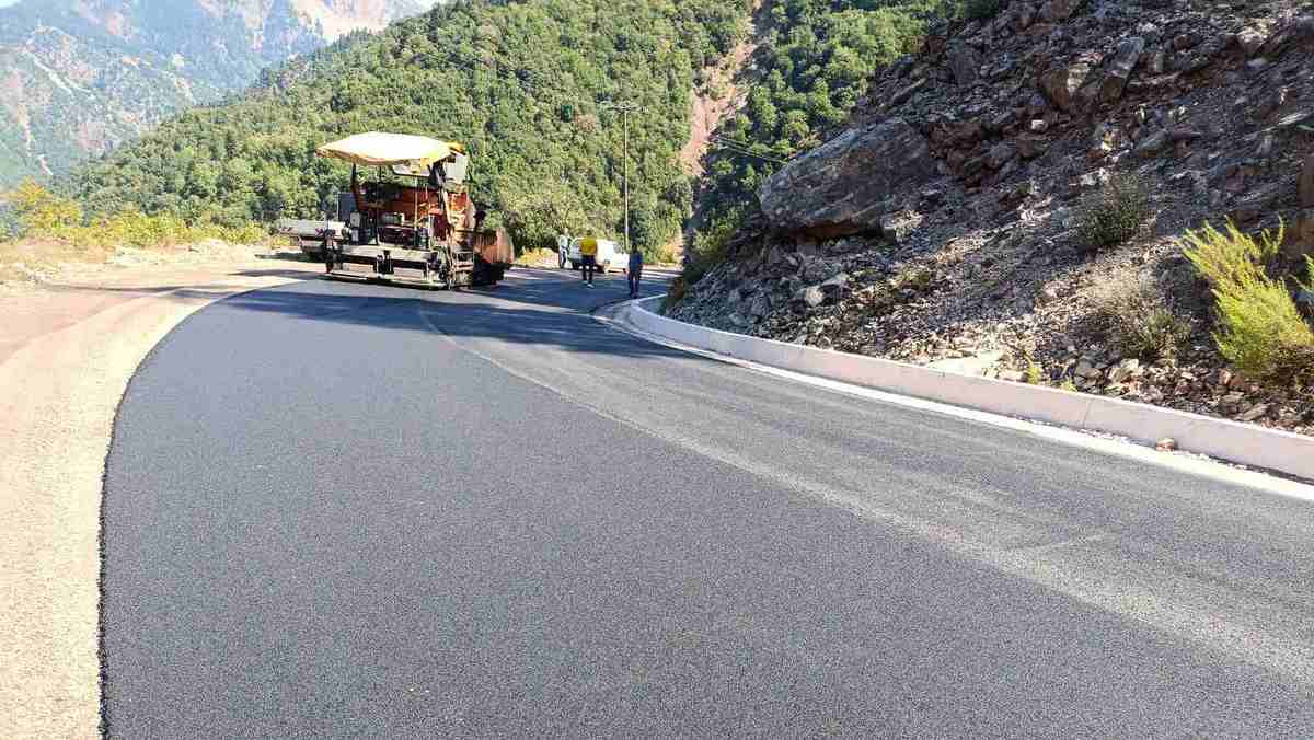 Υπεγράφη η σύμβαση για συντήρηση οδικού δικτύου στο Δήμο Καρπενησίου