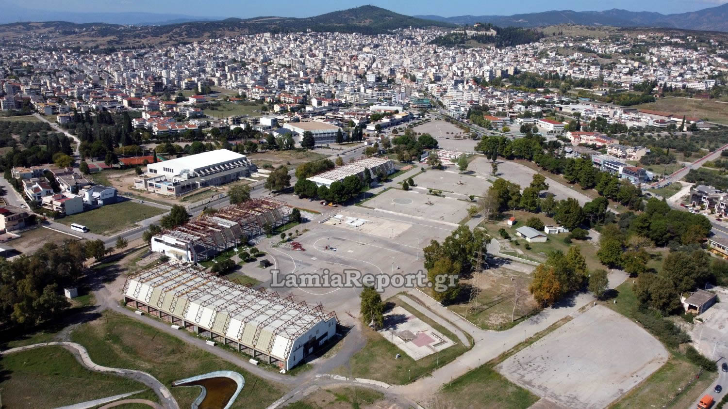 Πέφτει η αυλαία για την Πανελλήνια Έκθεση Λαμίας - Δείτε εικόνες από τις εργασίες κατεδάφισης