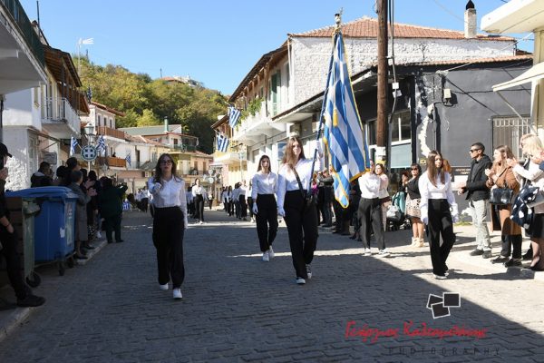 Φωτορεπορτάζ από τις μαθητικές παρελάσεις στο Δήμο Δομοκού