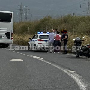 Εκτροπή δικύκλου στον παράδρομο έξω από τη Λαμία