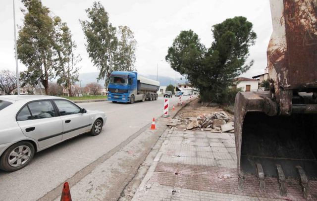 Κυκλοφοριακές ρυθμίσεις στη Λεωφόρο Καλυβίων