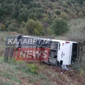 Λεωφορείο με μαθητές έπεσε σε χαράδρα στα Καλάβρυτα