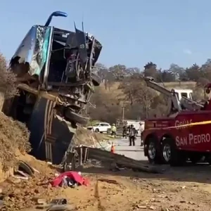 Τροχαίο με 24 νεκρούς στο Μεξικό - Σφοδρή σύγκρουση λεωφορείου με φορτηγό που μετέφερε καλαμπόκι