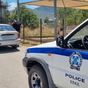 Φθιώτιδα: Είχαν κρυμμένη την κοκαΐνη κάτω από το δάπεδο του συνοδηγού