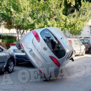 Νίκαια: Επεισοδιακή καταδίωξη με αυτοκίνητο να καταλήγει σε σταθμευμένα οχήματα – Δείτε φωτογραφίες