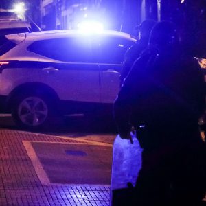 Στο νοσοκομείο 13χρονος ύστερα από κατανάλωση αλκοόλ – Τον βρήκαν έξω από μαγαζί στο Μπουρνάζι