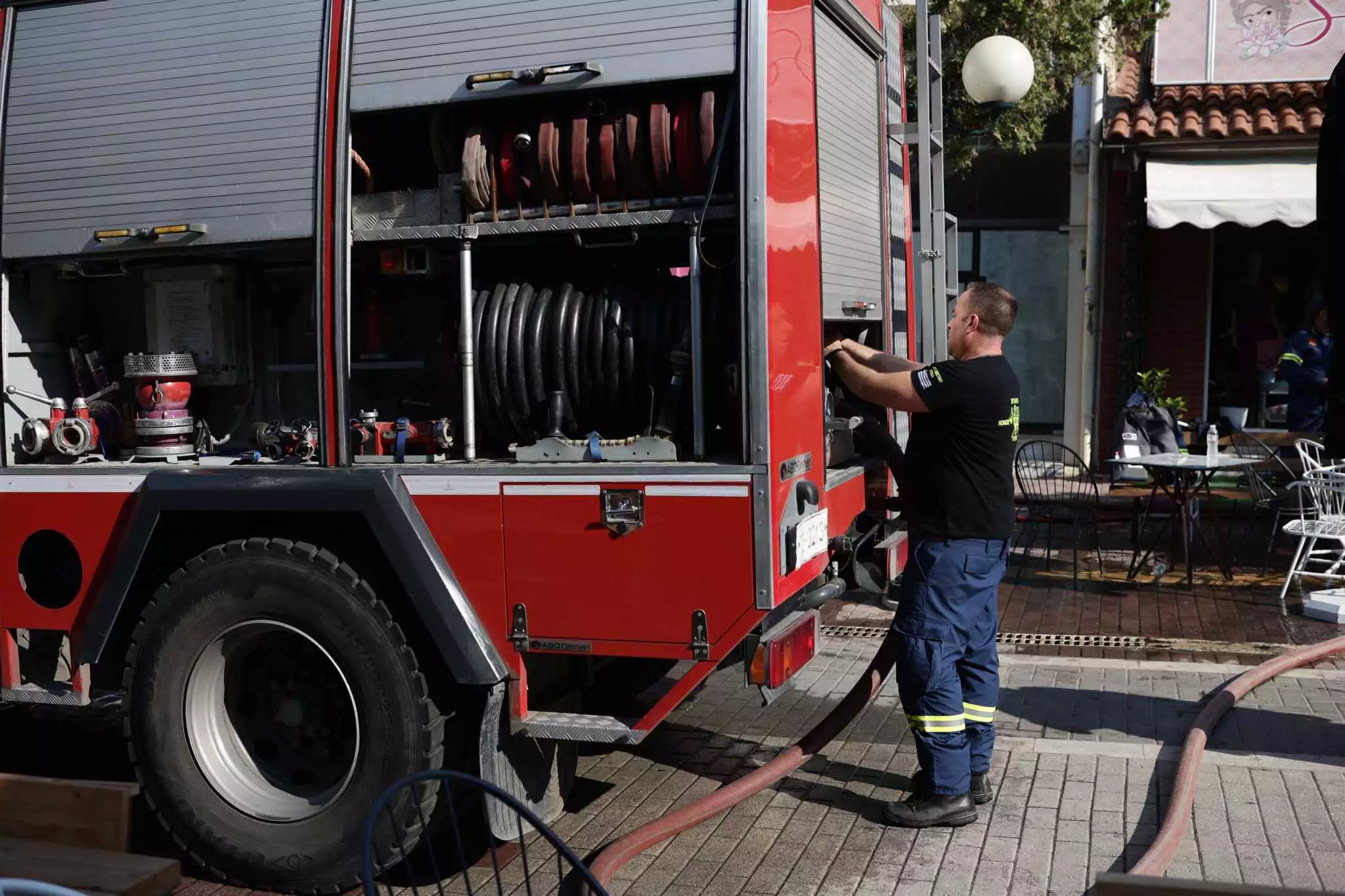 Εύβοια: Διέρρηξαν πυροσβεστικό όχημα κι έκλεψαν διασωστική σειρά!