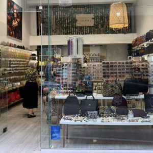 Λαμία: Το "Queen Accessories" έχει ό,τι χρειάζεται μια γυναίκα!