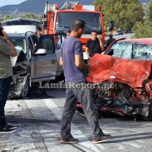 Φοβερό τροχαίο: Μετωπική σύγκρουση με έναν νεκρό και οκτώ τραυματίες, ανάμεσά τους τρία παιδιά - (ΒΙΝΤΕΟ-ΦΩΤΟ)