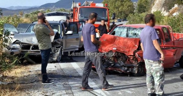 Φοβερό τροχαίο: Μετωπική σύγκρουση με έναν νεκρό και οκτώ τραυματίες, ανάμεσά τους τρία παιδιά - (ΒΙΝΤΕΟ-ΦΩΤΟ)