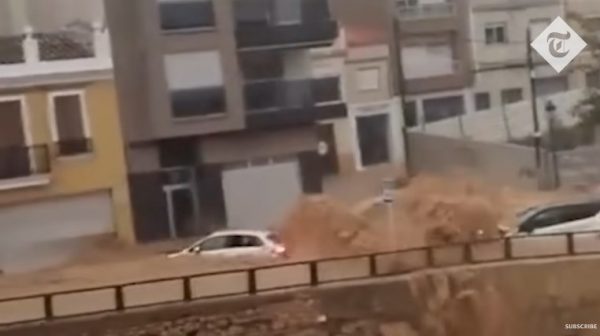 Ισπανία: Τι είναι τα flash floods που «έπνιξαν» τη Βαλένθια – Δύσκολη η προειδοποίηση λέει ο Ευθύμιος Λέκκας