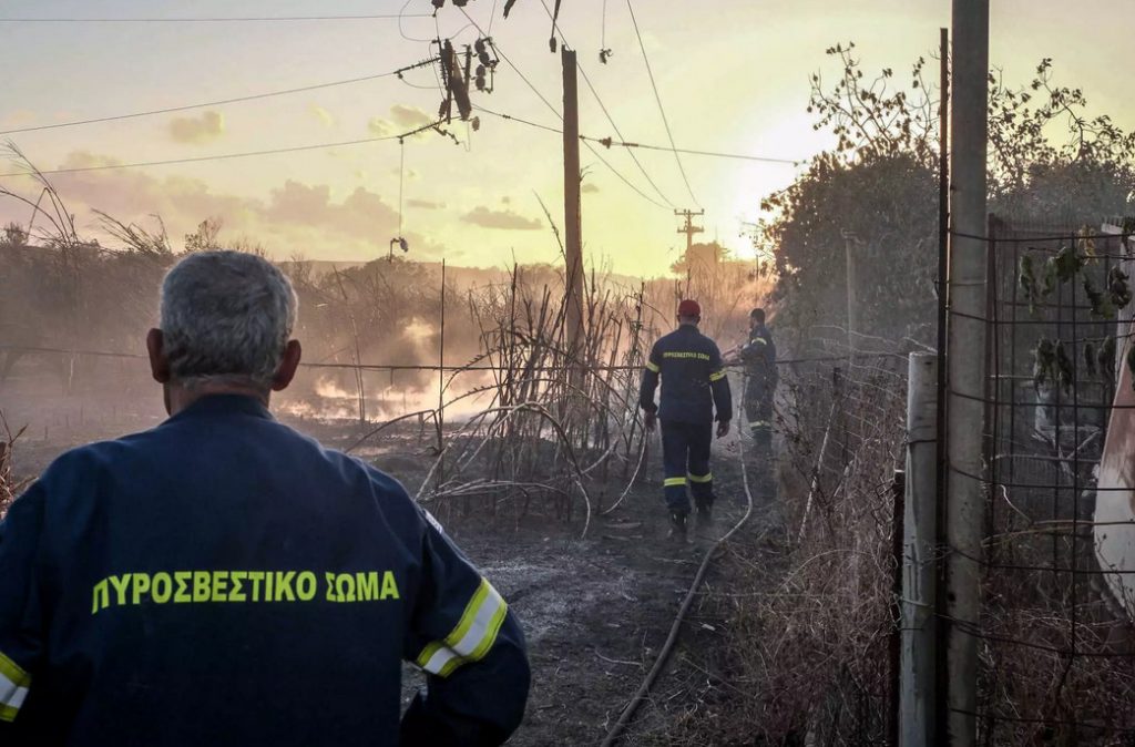 Φωτιά στη Λέσβο στην περιοχή Αντίσσα- επιχειρούν και εναέρια μέσα