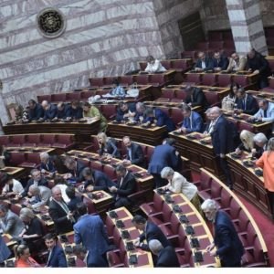 Βουλή: Εξελέγησαν οι τρεις κοσμήτορες και οι έξι γραμματείς για τις εργασίες της Β’ Συνόδου