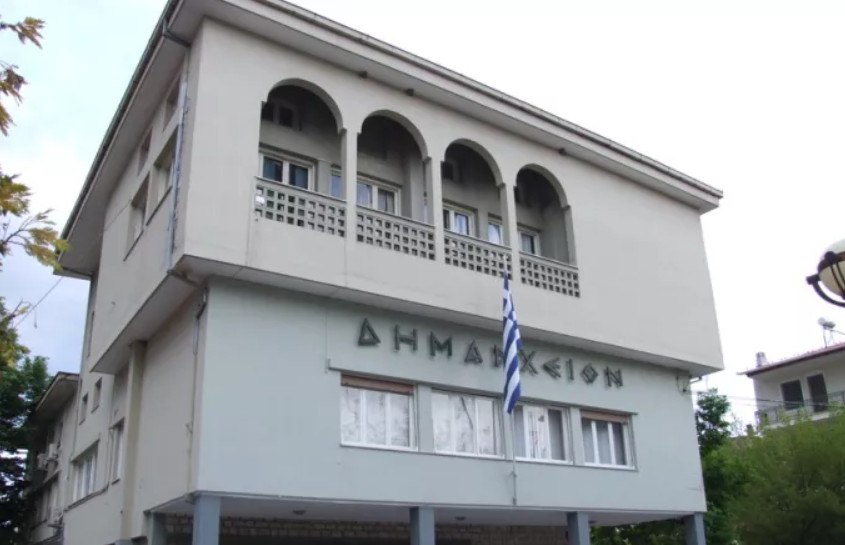 Πάλι σε αργία ο δήμαρχος Νάουσας για υπόθεση ενοικίασης αναψυκτηρίου