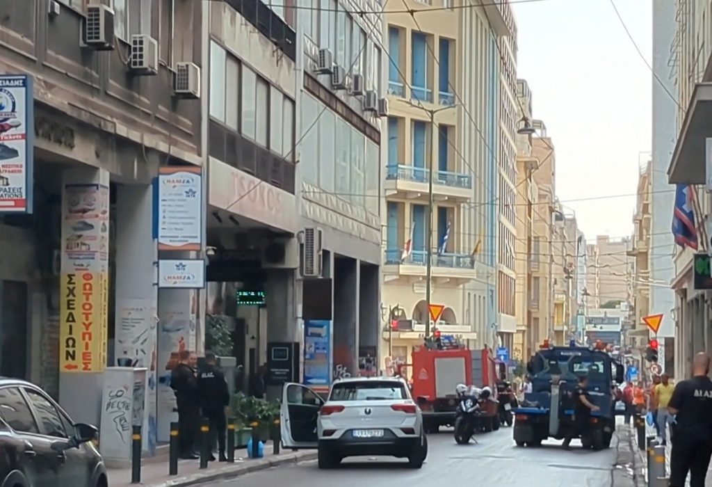 Βίντεο – ντοκουμέντα από τη σύλληψη του 39χρονου Αλβανού με τα όπλα και τα εκρηκτικά στην οδό Σωκράτους