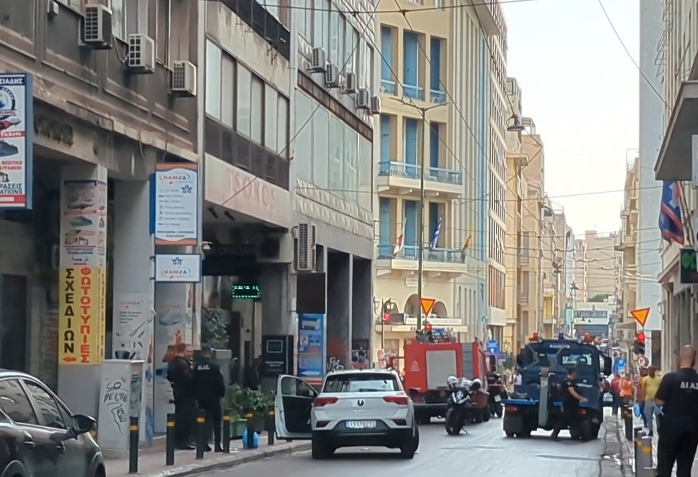 Βίντεο – ντοκουμέντο από τη σύλληψη του 39χρονου Αλβανού με τα όπλα και τα εκρηκτικά στην οδό Σωκράτους