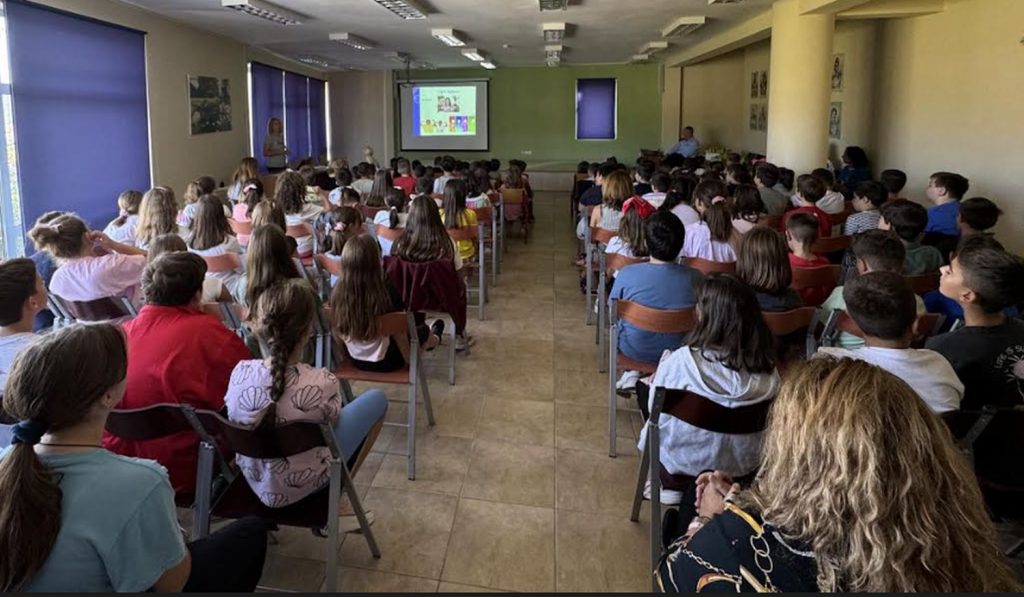 «Τρώω υγιεινά, μεγαλώνω σωστά!» είπαν οι μαθητές του 18ου Δημοτικού Σχολείου Λαμίας (ΦΩΤΟ)