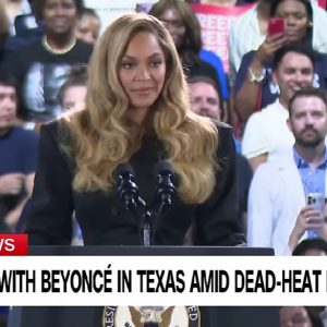 «Είμαι εδώ ως μητέρα»: Η Beyoncé στην προεκλογική ομιλία της Κάμαλα Χάρις στο Τέξας