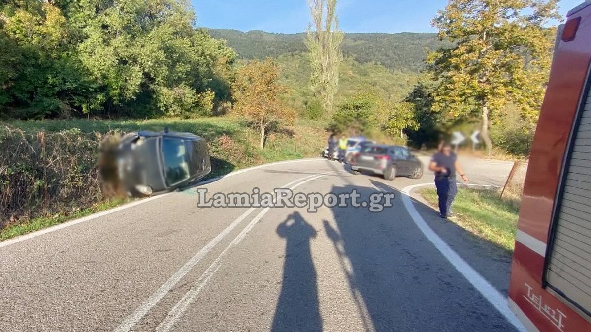 Τροχαίο με εγκλωβισμό στην εθνική οδό Λαμίας - Καρπενησίου (ΦΩΤΟ)