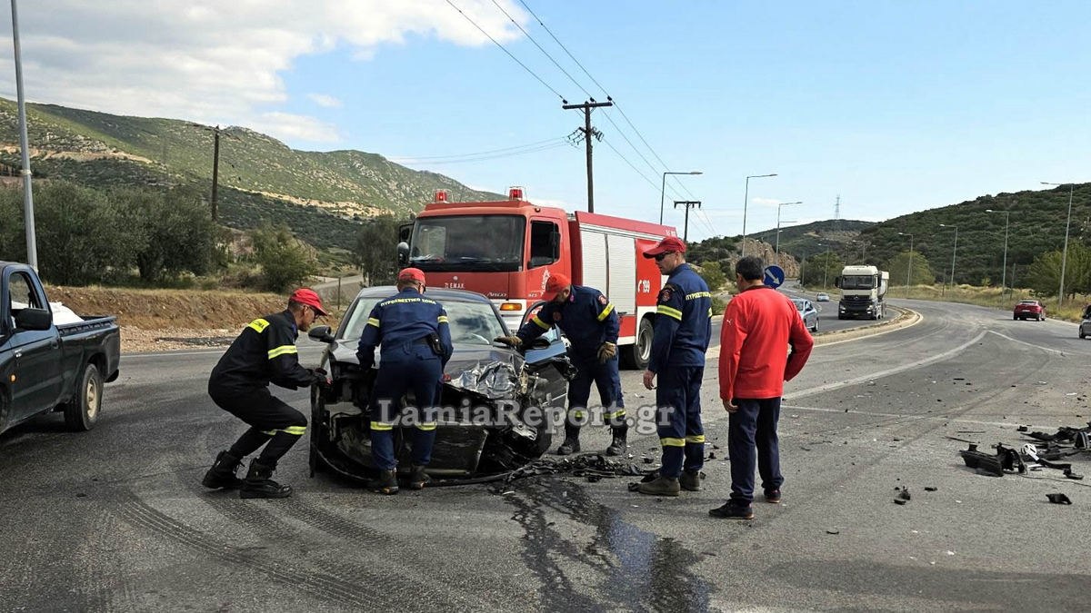 Λαμία: Σφοδρή σύγκρουση οχημάτων στο ύψος του «ICE»