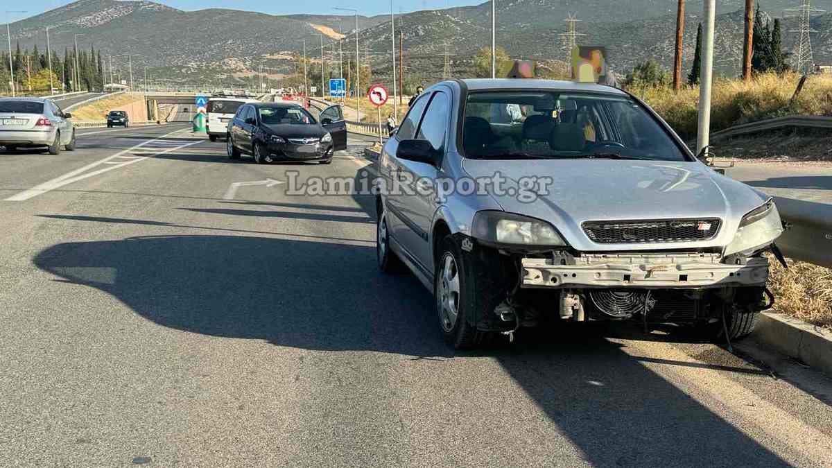 Τροχαίο ατύχημα σήμερα το πρωί στη Λαμία - Δείτε εικόνες