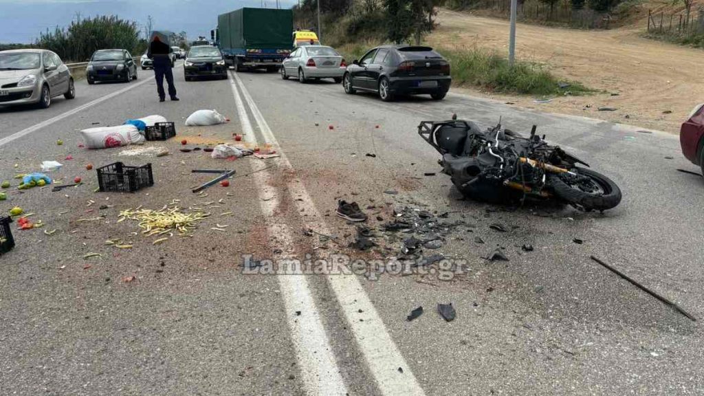 Θανατηφόρο τροχαίο πριν από λίγο έξω από τη Λαμία - Σκοτώθηκε οδηγός μηχανής που συγκρούστηκε με αγροτικό