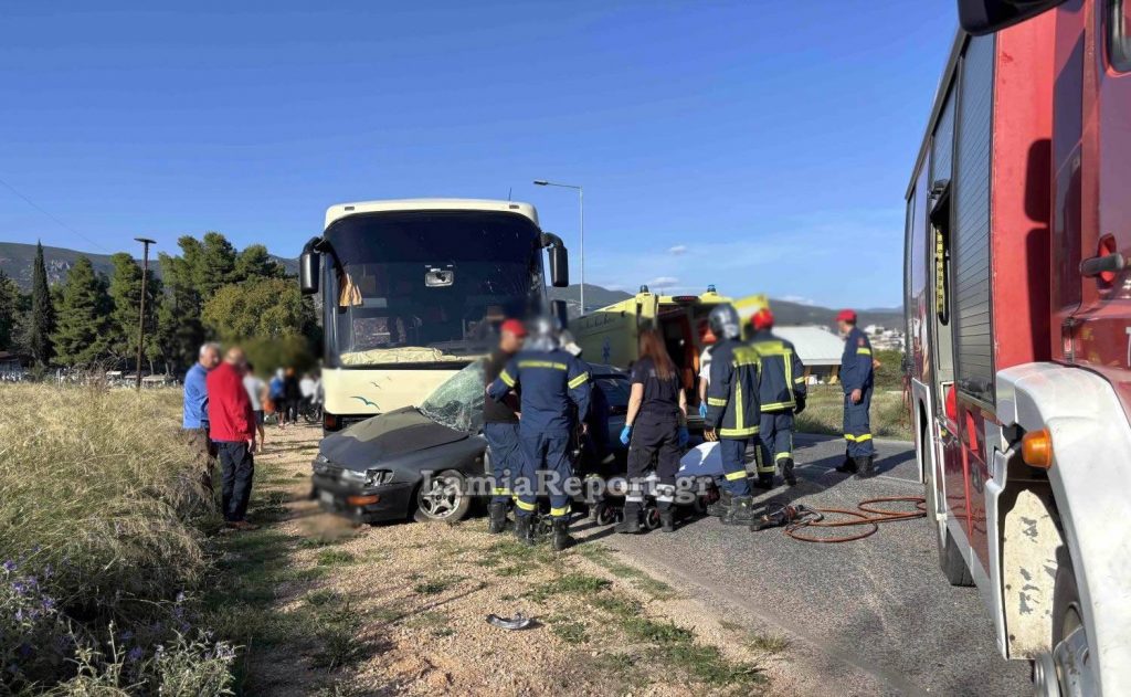 Ένας νεκρός σε τροχαίο στη Λαμία - Αυτοκίνητο "καρφώθηκε" σε λεωφορείο του ΚΤΕΛ Φθιώτιδας (ΒΙΝΤΕΟ - ΦΩΤΟ)