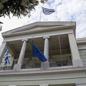 Υπουργείο Εξωτερικών: Επαναπατρίστηκαν 11 Έλληνες και Κύπριοι του Λιβάνου μετά το πλήγμα στη Βηρυτό