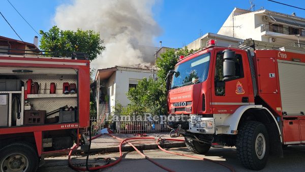 Πυρκαγιά σε σπίτι στη Λαμία - Συναγερμός στην Πυροσβεστική - Δείτε εικόνες