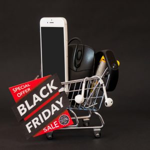 Black Friday: Γιατί η έκπτωση στα ηλεκτρονικά είδη είναι ίδια σε όλα τα καταστήματα