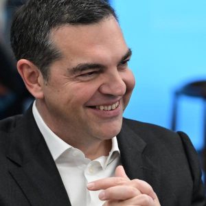 Τσίπρας σε δημοσιογράφους: Εδώ είμαι, δεν έφυγα