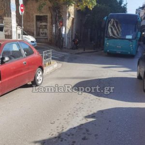 Λαμία: Πάρκαρε παράνομα και «μπλόκαρε» την κυκλοφορία