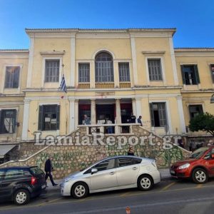 Λαμία: Ελεύθεροι οι δύο συλληφθέντες για την υπόθεση με τις αποδείξεις των καυσίμων της Περιφέρειας