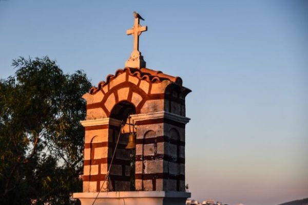 Συνελήφθη 19χρονος, μέλος σπείρας που ρήμαζε ναούς σε Μεγαλόπολη και Μεσσηνία - Αφαιρούσαν μέχρι και καμπάνες!