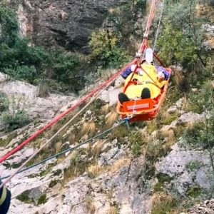 Λαμία: Καρέ-καρέ η διάσωση πολυτραυματία που έπεσε σε φαράγγι - Εντυπωσιακές εικόνες από άσκηση της 7ης ΕΜΑΚ