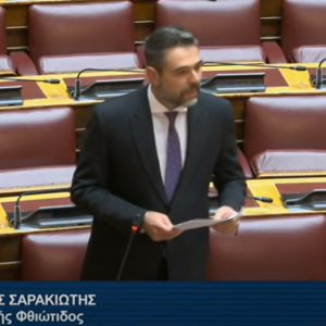 Σαρακιώτης: «Βάζετε ουσιαστικά και οριστικά ταφόπλακα στην εγχώρια παραγωγή πυρομαχικών»