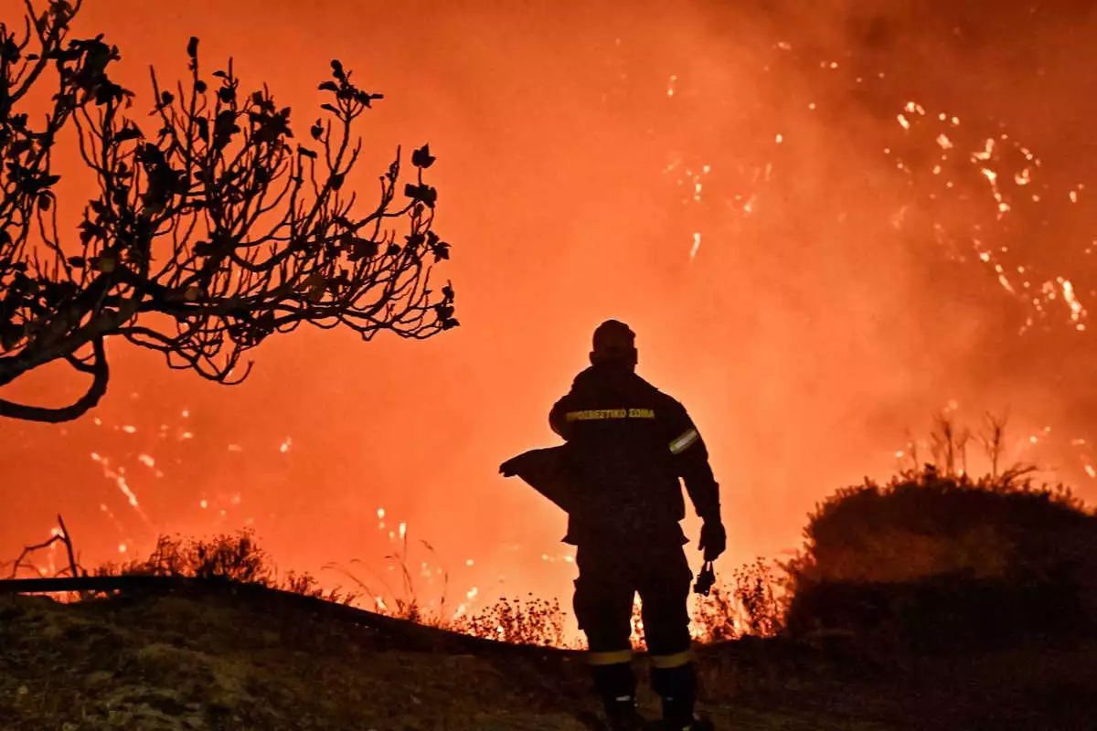 Ρέθυμνο: Πήγε να κάψει ξερά χόρτα, τυλίχθηκε στις φλόγες και βρήκε τραγικό θάνατο