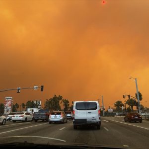 Καλιφόρνια: Τεράστια φωτιά καταπίνει τα πάντα στο πέρασμα της – Χιλιάδες εγκατέλειψαν την περιοχή