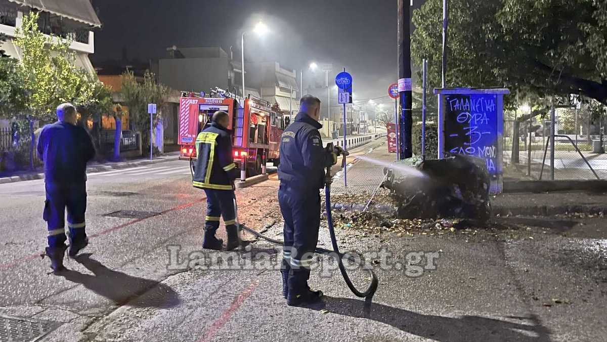 Λαμία: Επικίνδυνα «παιχνίδια» με νεαρούς κουκουλοφόρους να βάζουν φωτιές σε κάδους (ΒΙΝΤΕΟ)