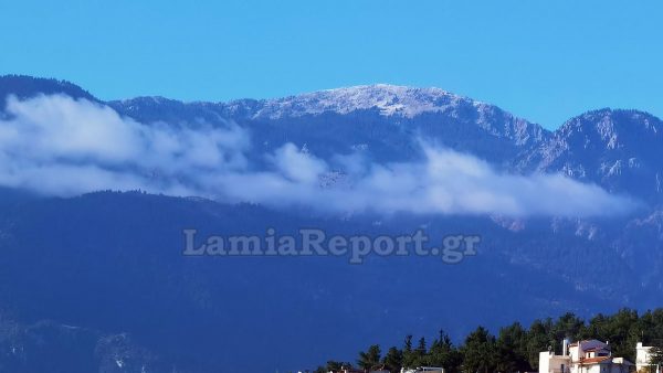 Το πρώτο χιόνι στην Οίτη αποκάλυψε η πρωινή λιακάδα!