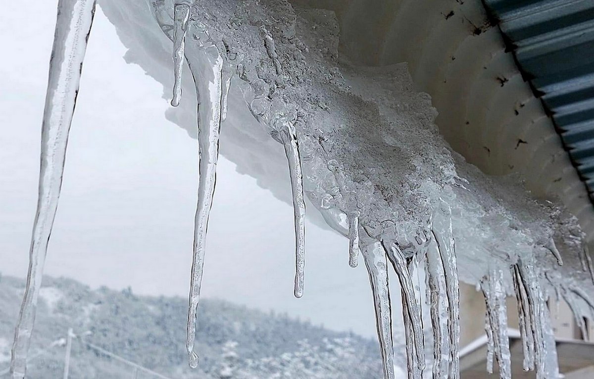 Φθιώτιδα: Χιόνια ακόμη και στα ημιορεινά - Βροχές και κρύο στα πεδινά