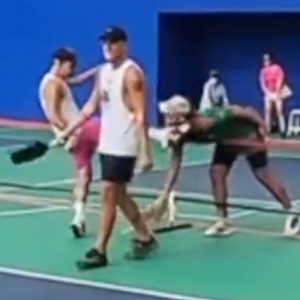 Pickleball: Κλότσησε στο πρόσωπο τον αντίπαλό του και τον έβγαλε «νοκ άουτ» - Δείτε βίντεο