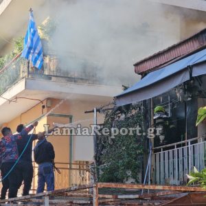 Πυρκαγιά σε σπίτι στη Λαμία - Συναγερμός στην Πυροσβεστική - Δείτε εικόνες