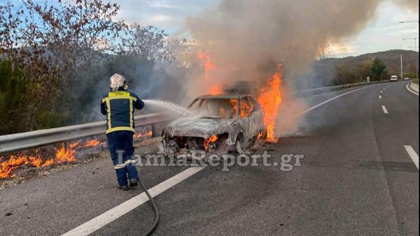 Φθιώτιδα: Αυτοκίνητο λαμπάδιασε εν κινήσει - Έγινε και έκρηξη γιατί είχε υγραέριο (ΦΩΤΟ)