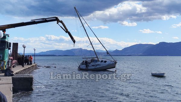 Φθιώτιδα: Αναποδογύρισε σκάφη ο δυνατός αέρας (ΦΩΤΟ)