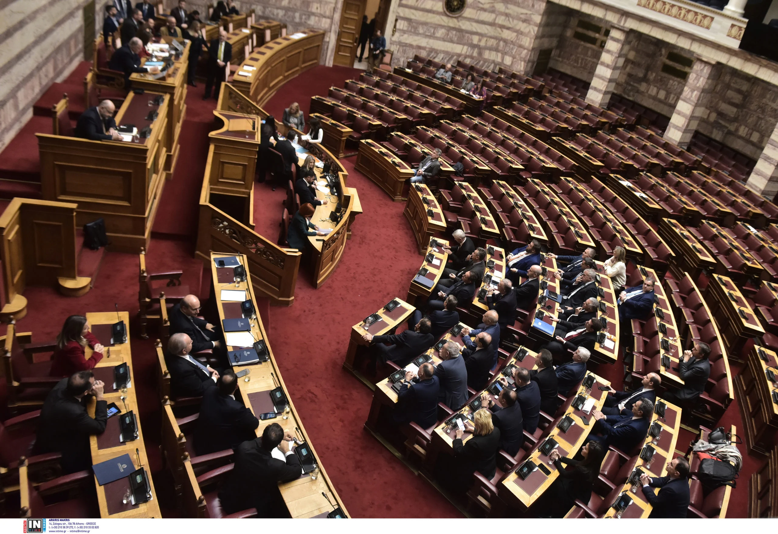 ΣΥΡΙΖΑ: Αδειάζουν τα έδρανα στη Βουλή, μικραίνει το κόμμα – Μπαράζ παραιτήσεων