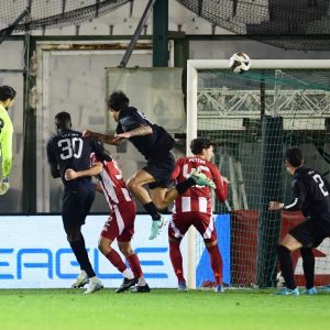 Athens Kallithea – Ολυμπιακός 1-1: Ο Τζάνι σόκαρε τους ερυθρόλευκους στις καθυστερήσεις