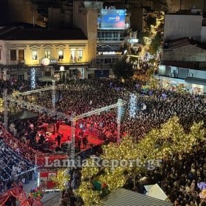 Άναψε το Χριστουγεννιάτικο δέντρο στη Λαμία με Θοδωρή Φέρρη και πλήθος κόσμου (ΒΙΝΤΕΟ-ΦΩΤΟ)