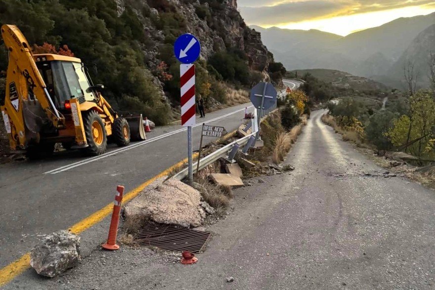 Μεγάλη οικονομική ζημιά στους Δελφούς από το κλείσιμο του δρόμου λόγω κατολισθήσεων (ΒΙΝΤΕΟ)