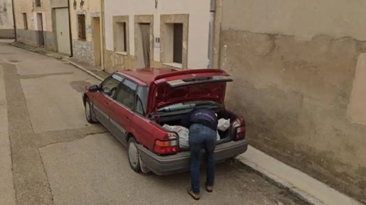 Ισπανία: Το Google street view «έπιασε» άνδρα να μεταφέρει πτώμα στο πορτ μπαγκάζ